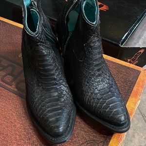 Corral ankle boots size 8 worn a couple times.